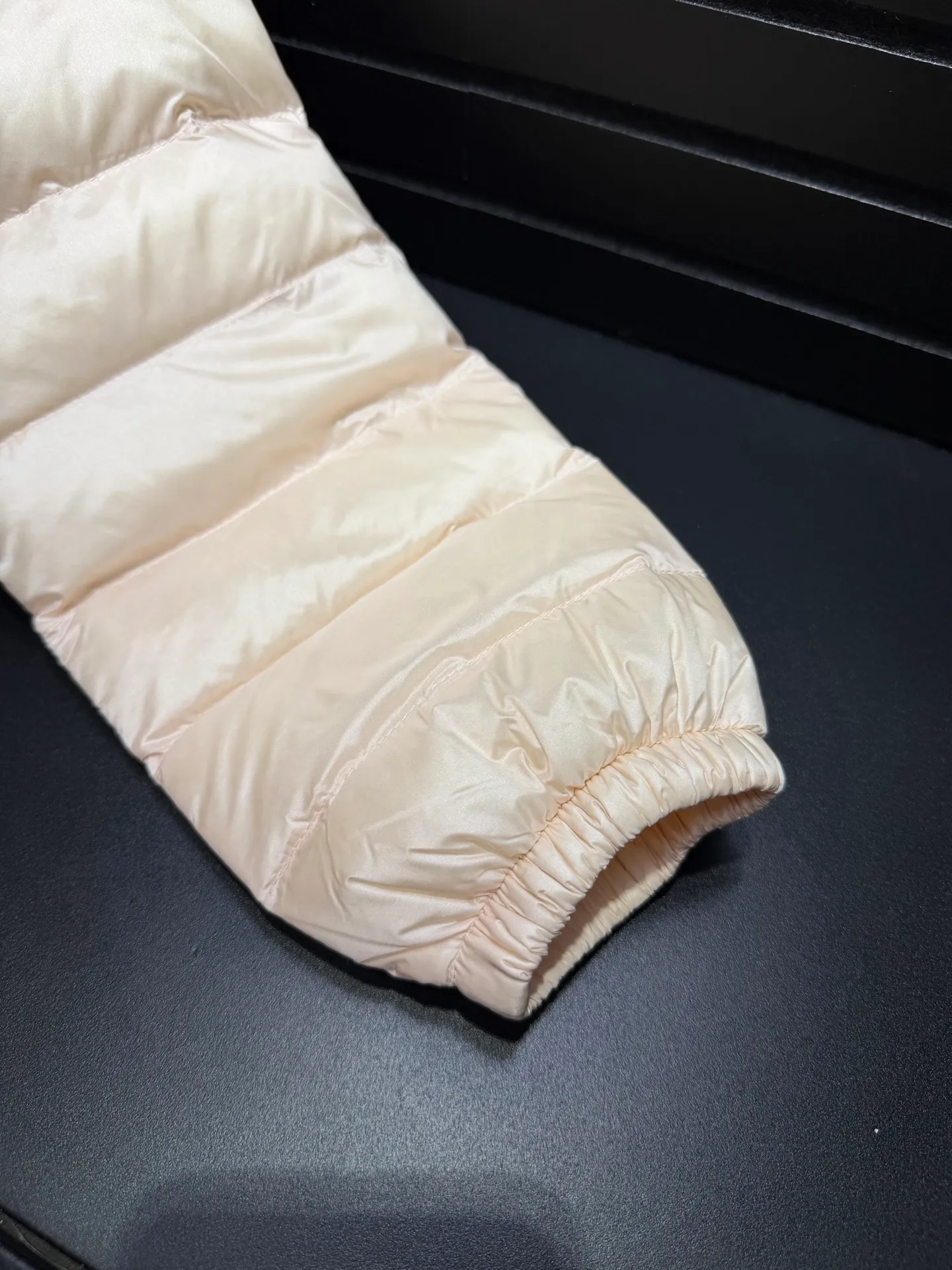 Moncler Same Style Lans Same Style ， 。 ， ; ， ， ， ：Black Khaki Beige Light Blue Light Pink White Size：1234